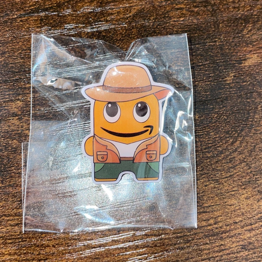 Safari Peccy Pin